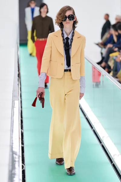Look 46